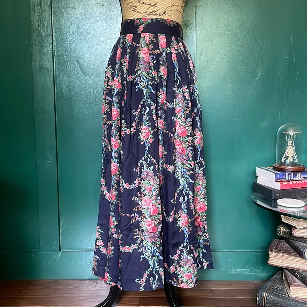 True Vintage Cottagecore Midi-Skirt with Spring-Ready Floral Motif